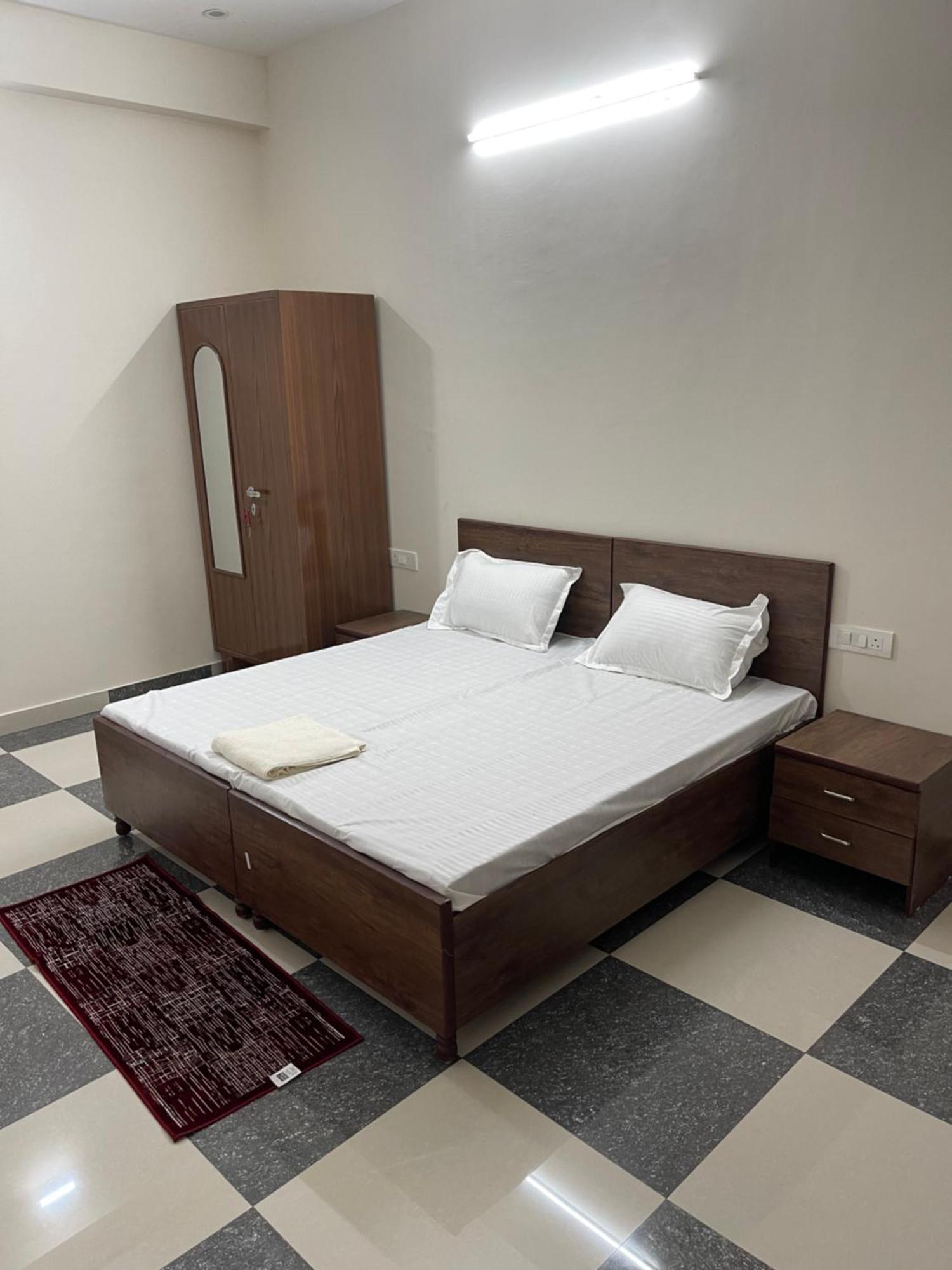 Shrinath Residency Hotel Greater Noida Bagian luar foto