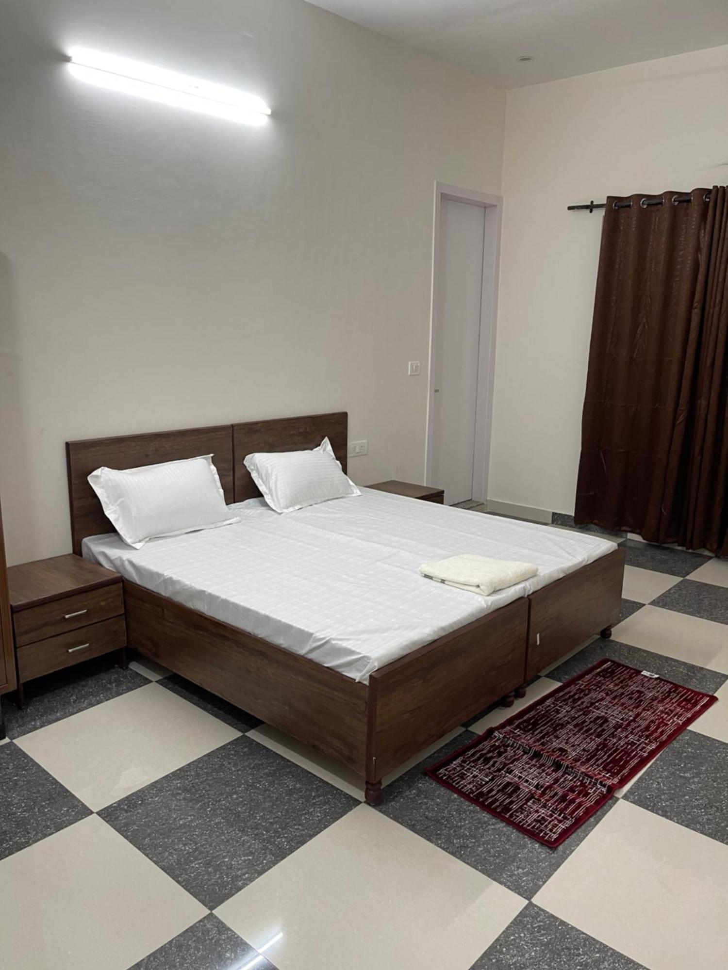 Shrinath Residency Hotel Greater Noida Bagian luar foto