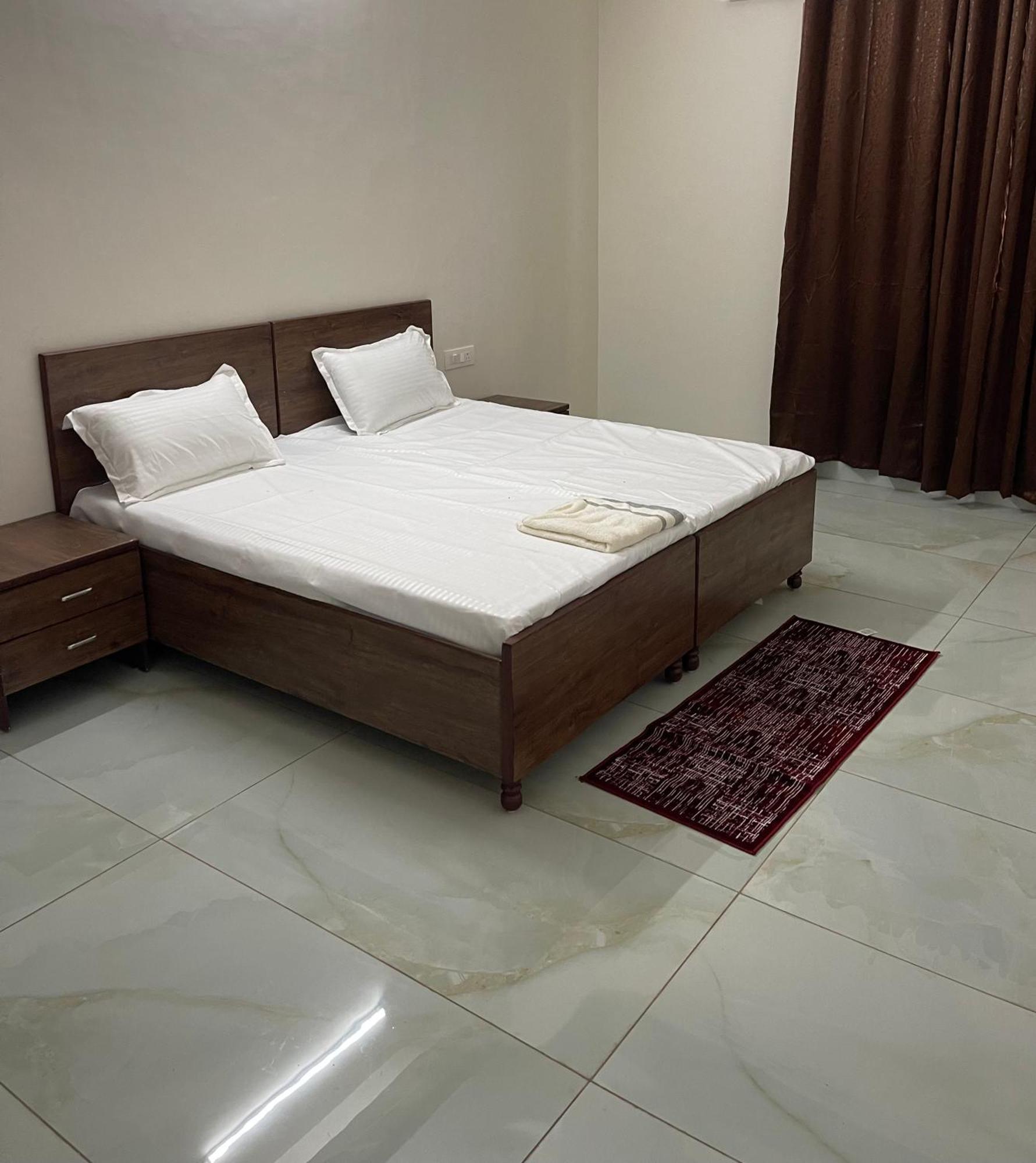 Shrinath Residency Hotel Greater Noida Bagian luar foto