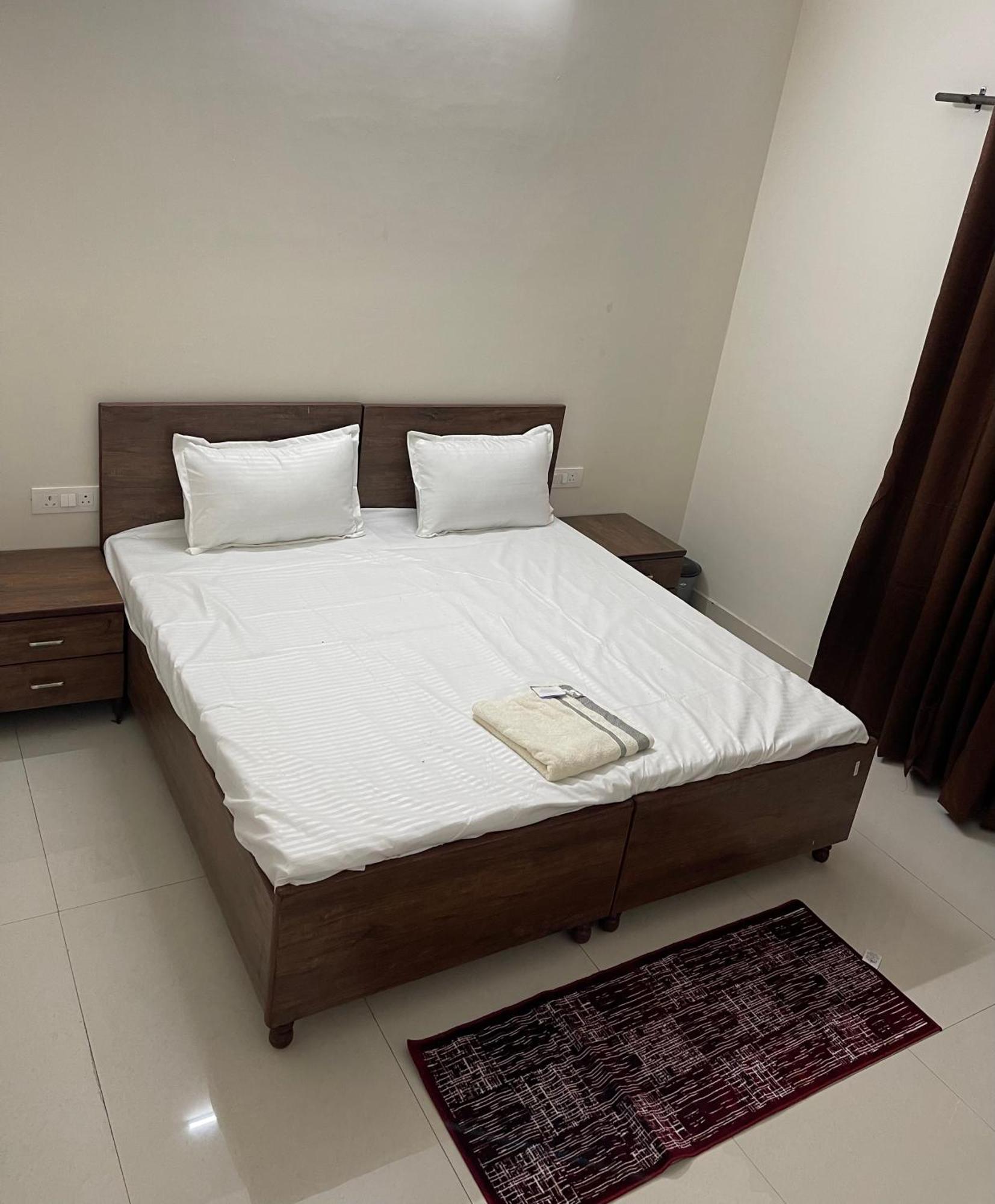 Shrinath Residency Hotel Greater Noida Bagian luar foto