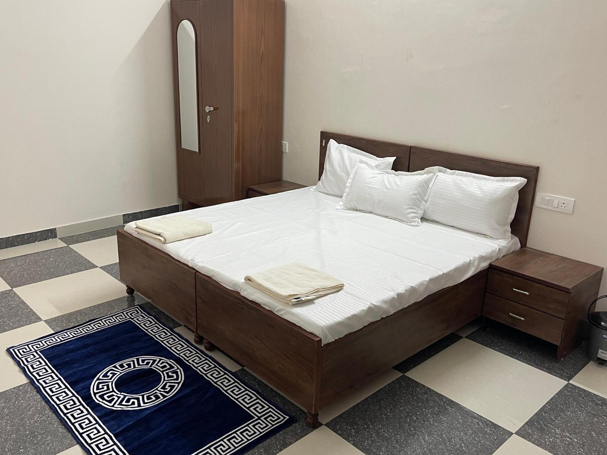 Shrinath Residency Hotel Greater Noida Bagian luar foto